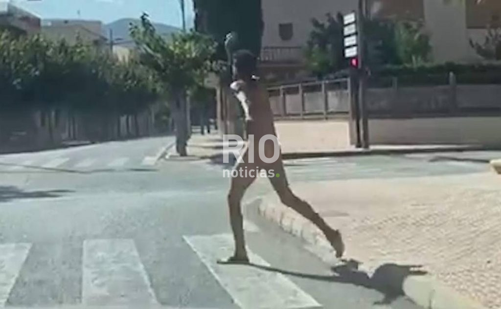 Lo dejaron desnudo en la calle por infiel RIO Noticias Santa Fe