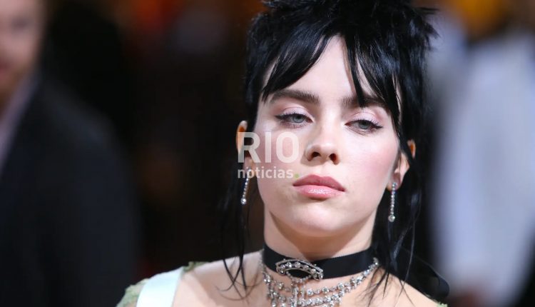 billie-eilish-gala-met-2022_98