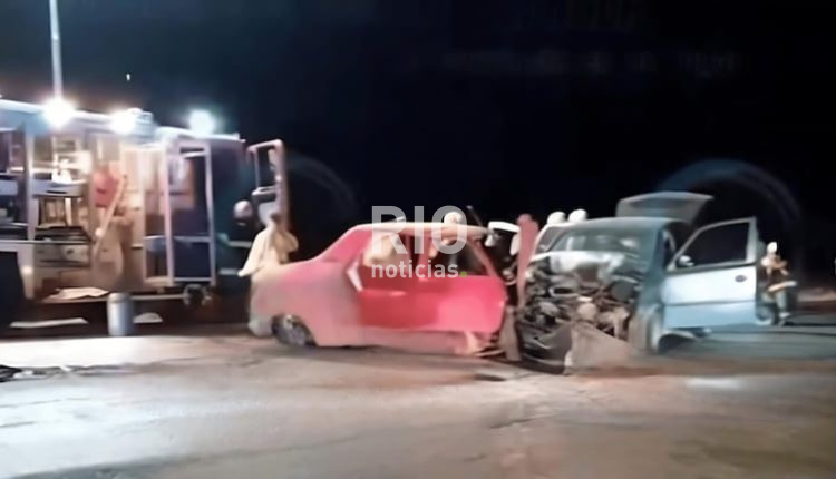 chocaron-de-frente-dos-autos-este-sabado-a-la-noche-con-el-lamentable-saldo-de-cuatro-personas-fallecidas-foto-zona-ba-news-4HLTQMCRONFJ3ORHXXQLAH6RPQ (1)