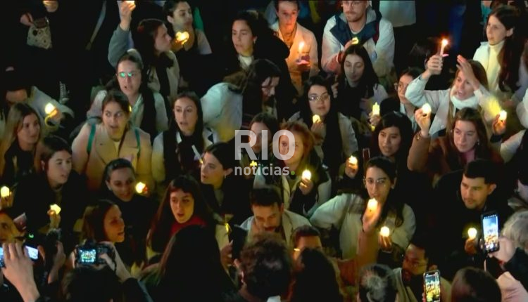 residentes-del-garrahan-marchan-al-obelisco-con-velas-foto-tn-SBX3U6N7PZALRBJWTCHPQAQQX4