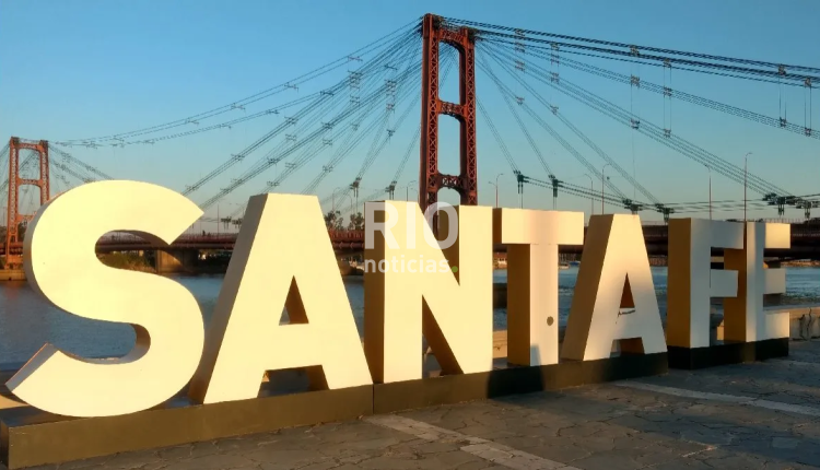 Santa fe letrero y puente colgante