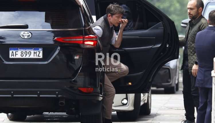 santiago caputo side